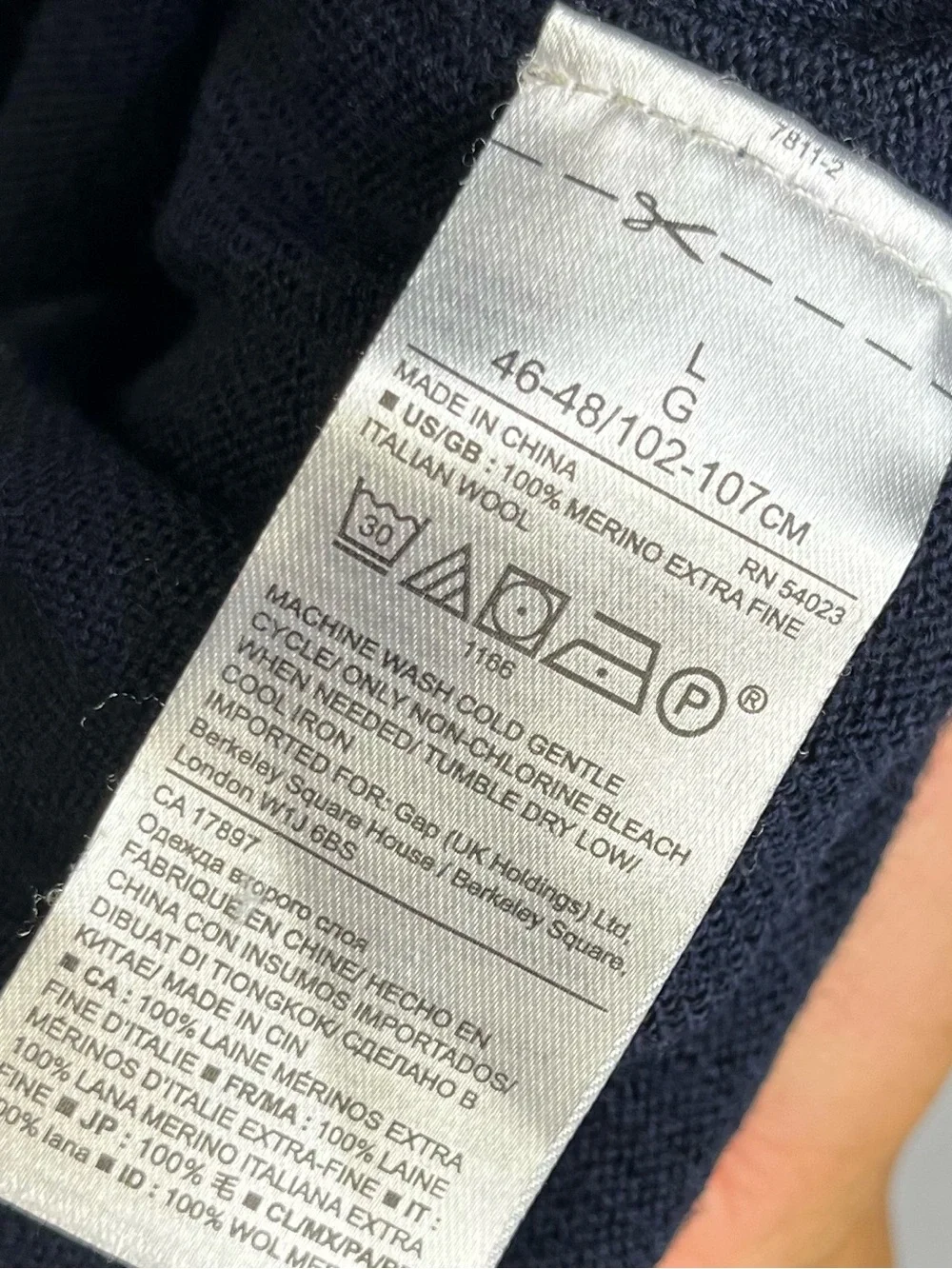 Banana Republic Navy Blue V-Neck Sweater Men's Large Merino Wool Blend